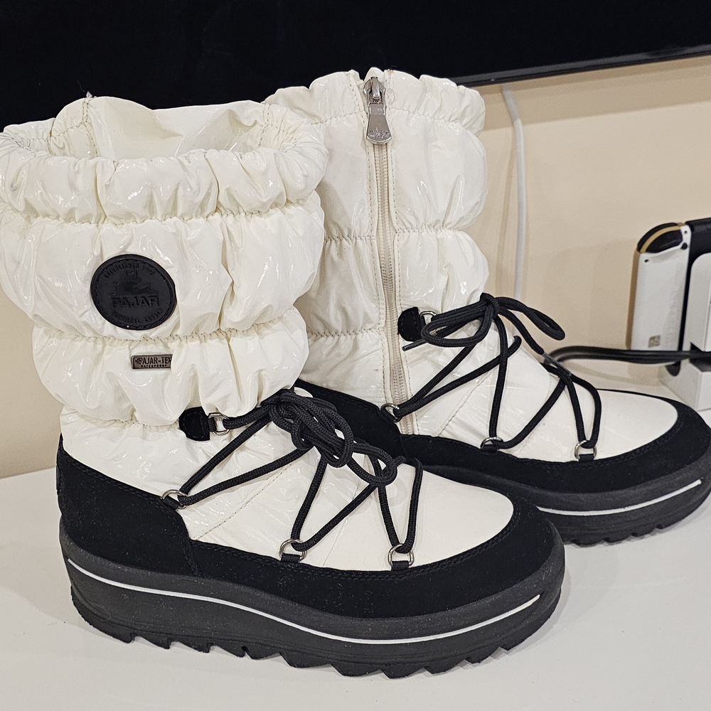 Pajar Women's White and Black Winter Boots